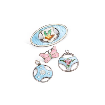 Lot 608 - A GROUP OF GUILLOCHÉ ENAMEL JEWELLERY