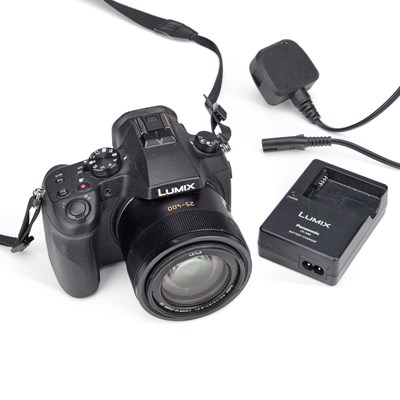 Lot 753 - A PANASONIC LUMIX DMC-FZ1000 DIGITAL BRIDGE CAMERA