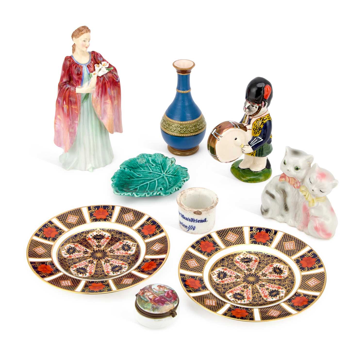 Lot 54 - A GROUP OF CERAMICS