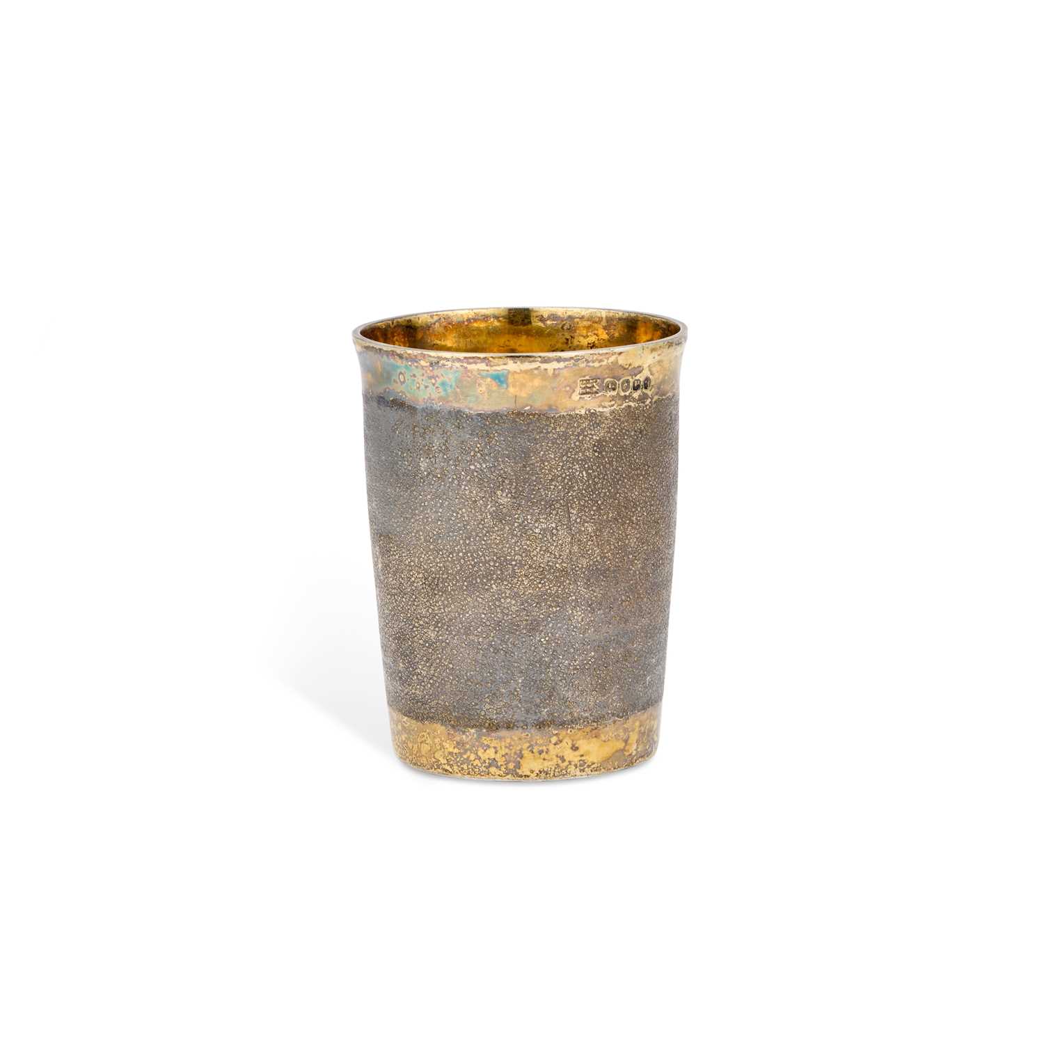 Lot 411 - A GEORGE III SILVER-GILT 'SNAKESKIN' BEAKER