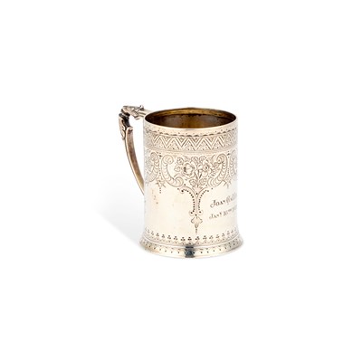 Lot 381 - A VICTORIAN SILVER MUG