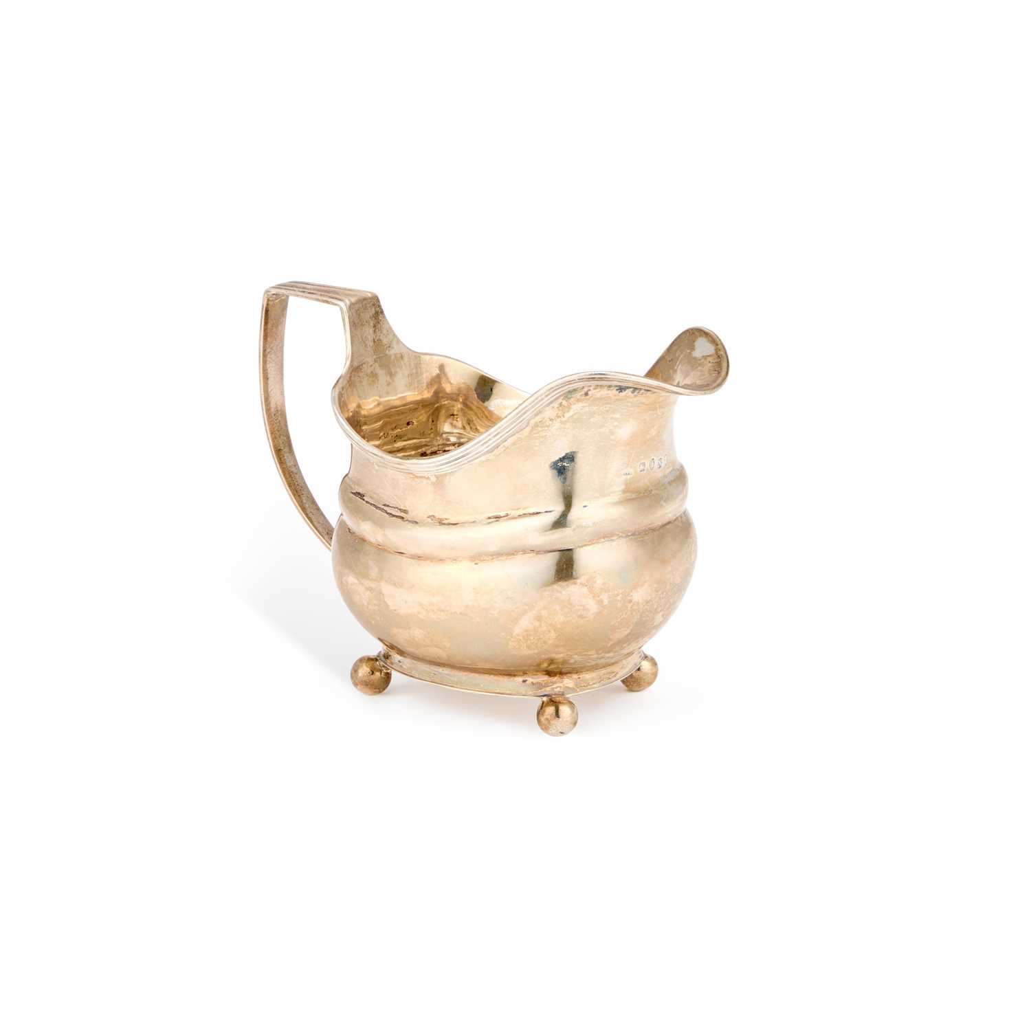 Lot 423 - A GEORGE III SILVER CREAM JUG