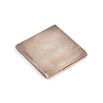 Lot 294 - AN ART DECO ENGINE-TURNED SILVER CIGARETTE CASE