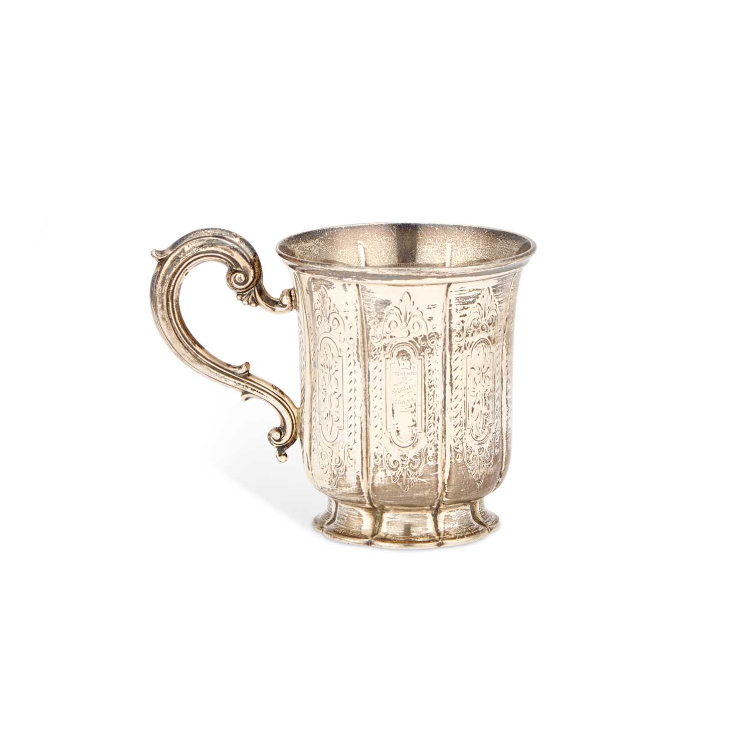 Lot 356 - A VICTORIAN SILVER MUG
