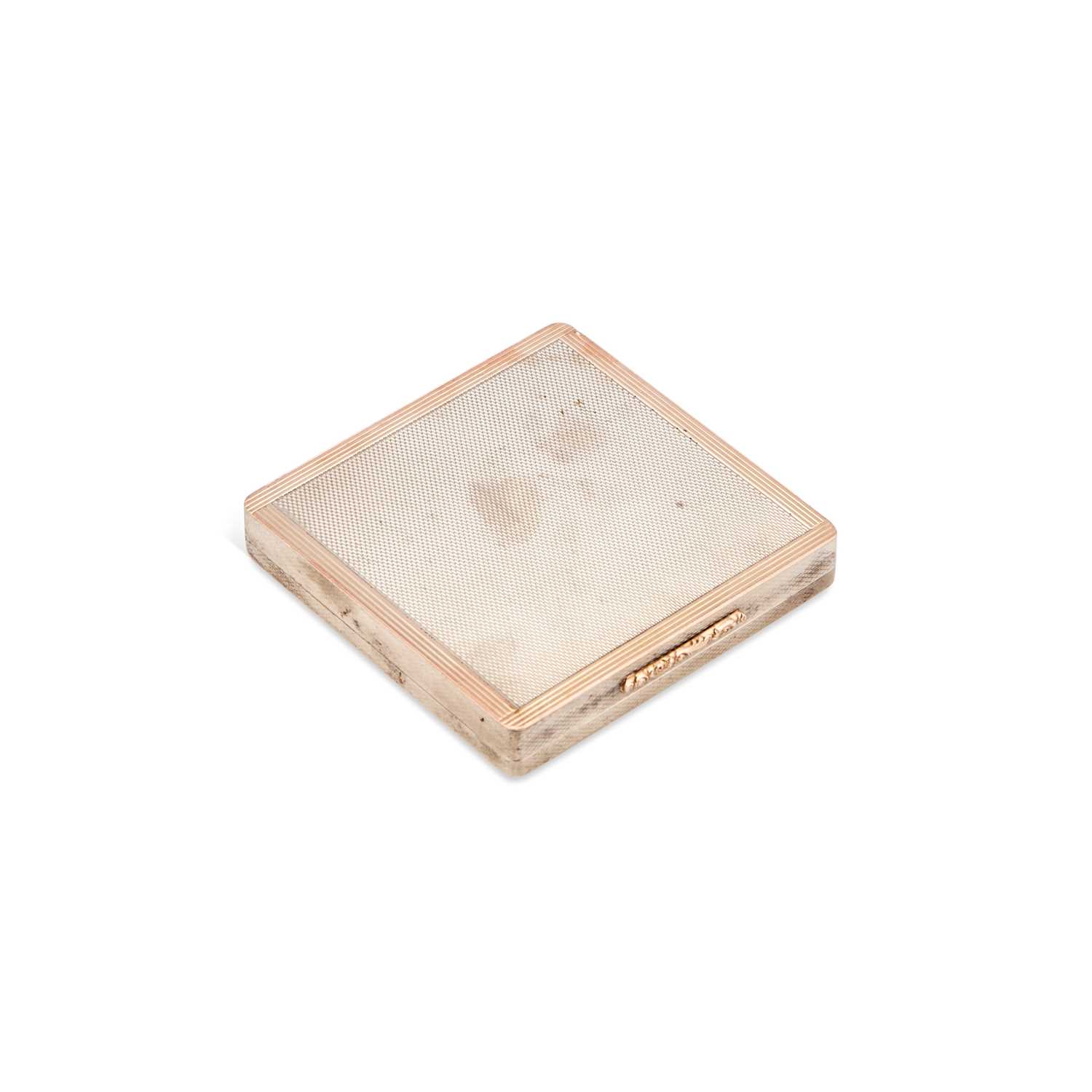 Lot 334 - A GEORGE VI SILVER COMPACT
