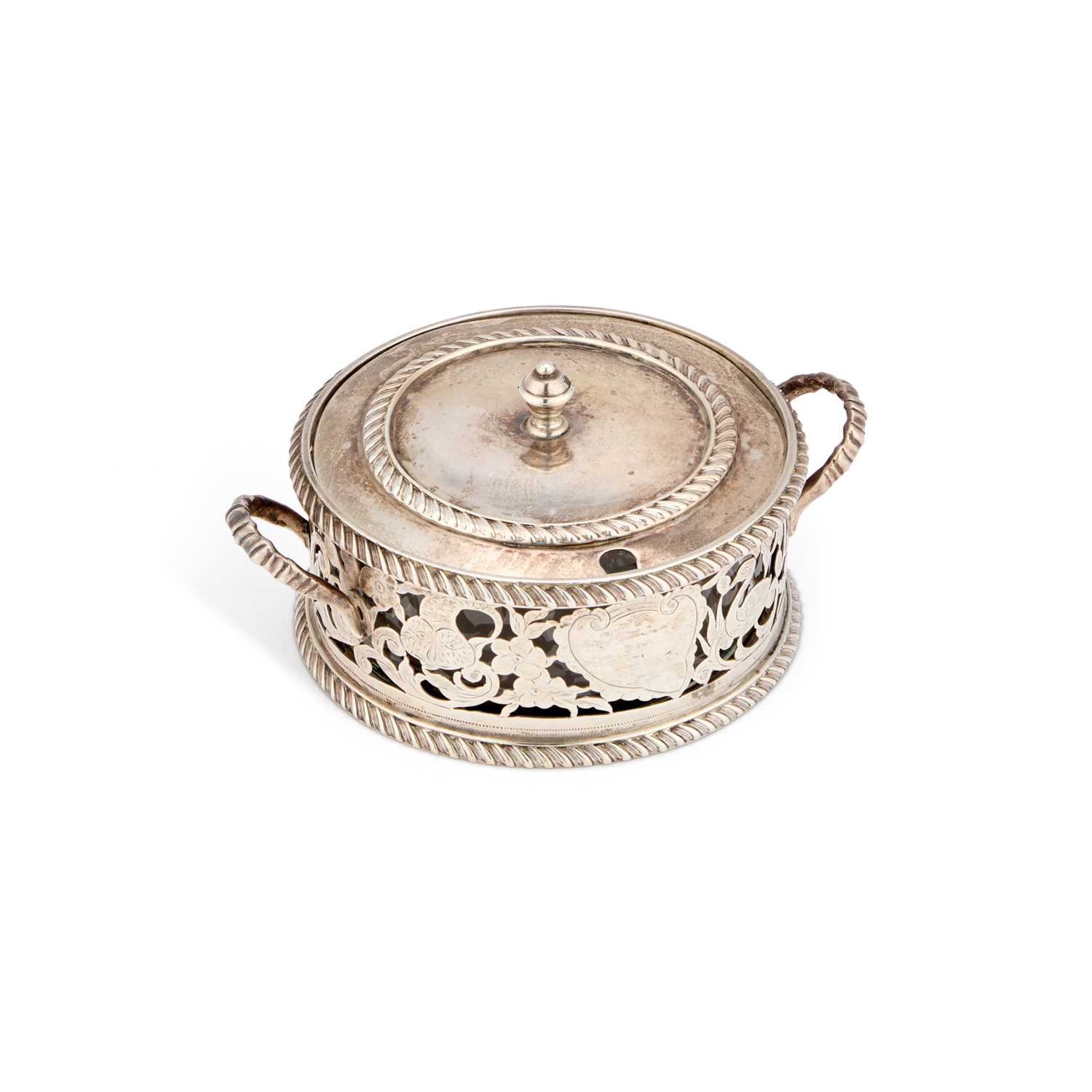 Lot 372 - A VICTORIAN SILVER BUTTER DISH