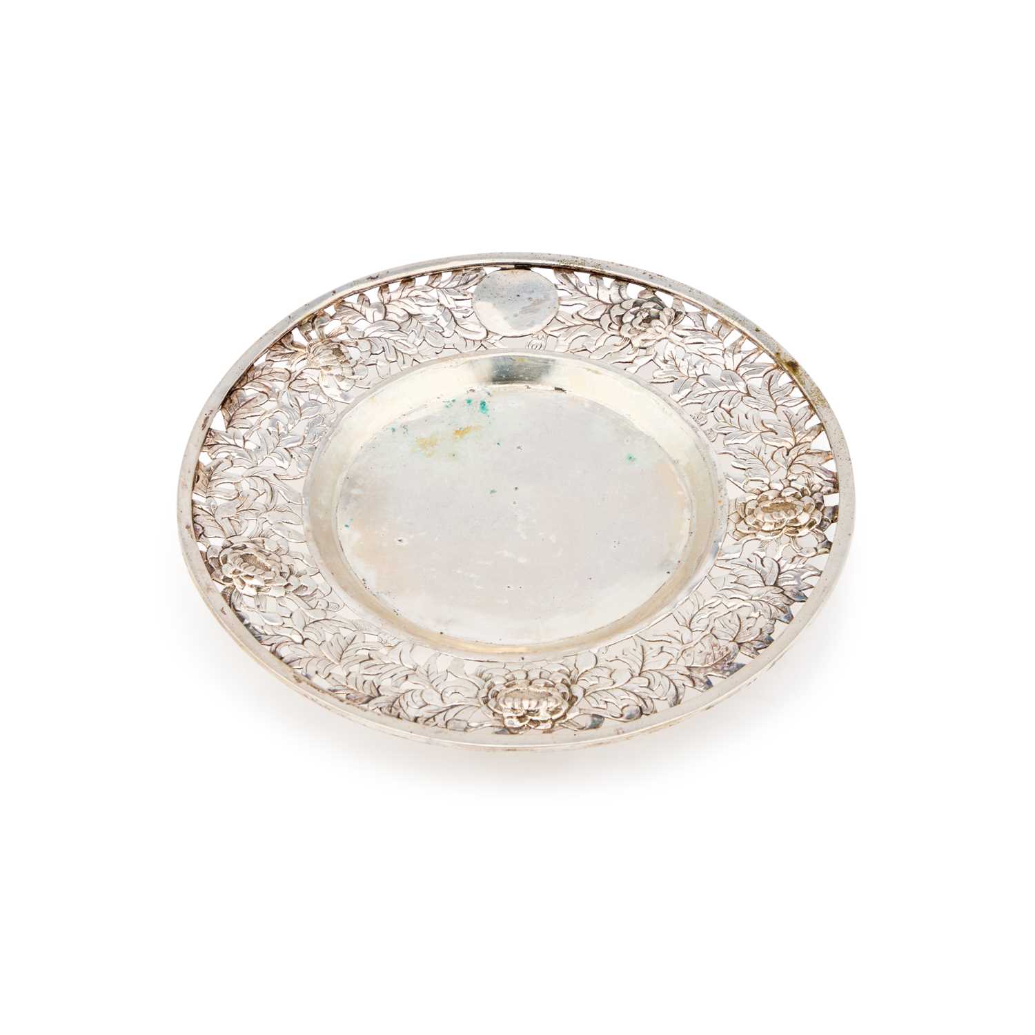 Lot 210 - A CHINESE SILVER DISH