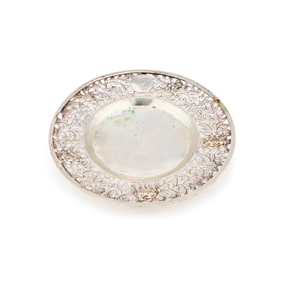 Lot 210 - A CHINESE SILVER DISH