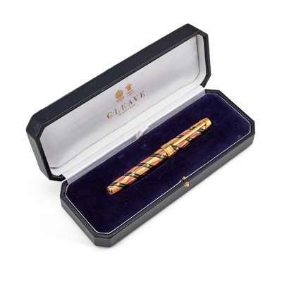 Lot 723 - A CLEAVE & CO SILVER-GILT AND ENAMEL FOUNTAIN PEN