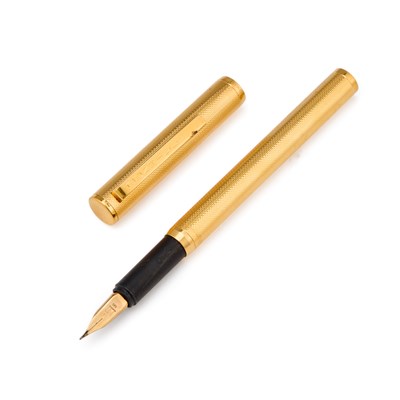 Lot 733 - A GOLD PLATED DUNHILL FOUNTAIN PEN