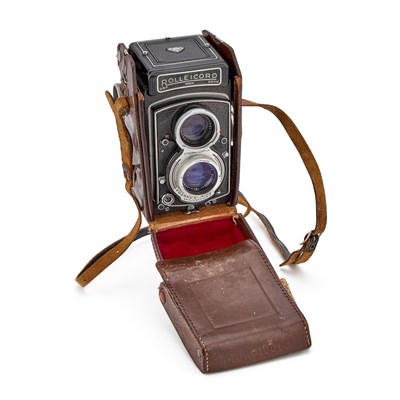 Lot 756 - A ROLLEICORD VA MODEL K3E TYPE 2 TLR CAMERA