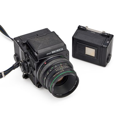 Lot 752 - A ZENZA BRONICA ETRSI MEDIUM FORMAT CAMERA