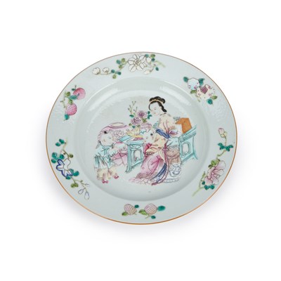 Lot 66 - A CHINESE FAMILLE ROSE PORCELAIN PLATE