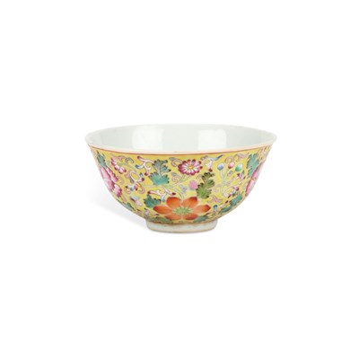 Lot 90 - A CHINESE FAMILLE ROSE YELLOW-GROUND PORCELAIN CUP