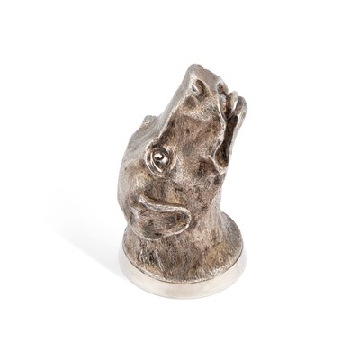 Lot 276 - A LARGE ELIZABETH II CAST SILVER HOUND HEAD STIRRUP CUP