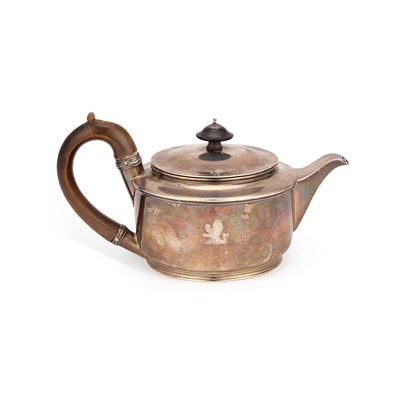 Lot 409 - A GEORGE III HEAVY SILVER ARGYLE