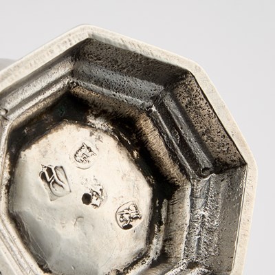 Lot 426 - A FINE GEORGE I BRITANNIA STANDARD SILVER CASTER