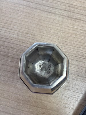 Lot 426 - A FINE GEORGE I BRITANNIA STANDARD SILVER CASTER