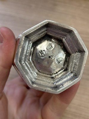Lot 426 - A FINE GEORGE I BRITANNIA STANDARD SILVER CASTER