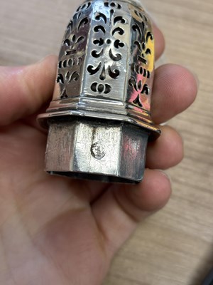 Lot 426 - A FINE GEORGE I BRITANNIA STANDARD SILVER CASTER
