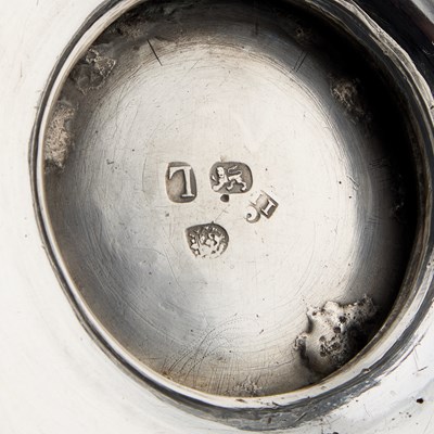 Lot 438 - A GEORGE I SILVER CUP AND COVER