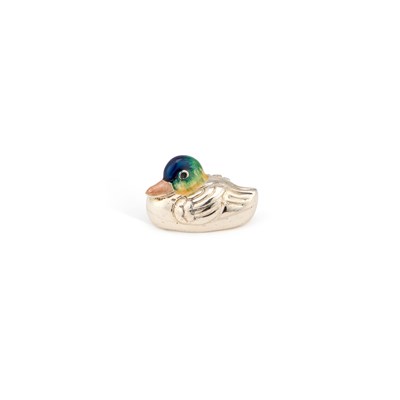 Lot 289 - A SMALL SILVER AND ENAMEL MODEL OF A DUCK