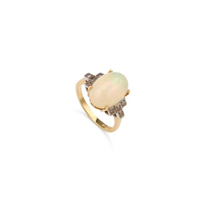 Lot 512 - AN 18 CARAT GOLD OPAL AND DIAMOND RING