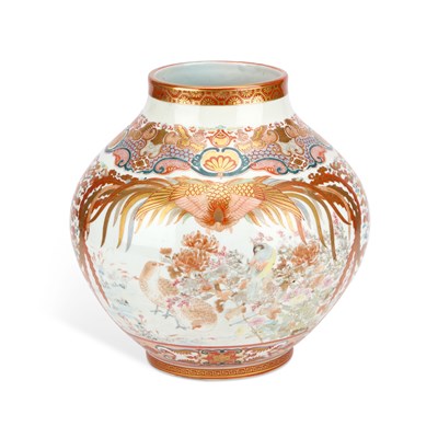 Lot 79 - A LARGE JAPANESE KUTANI PORCELAIN VASE