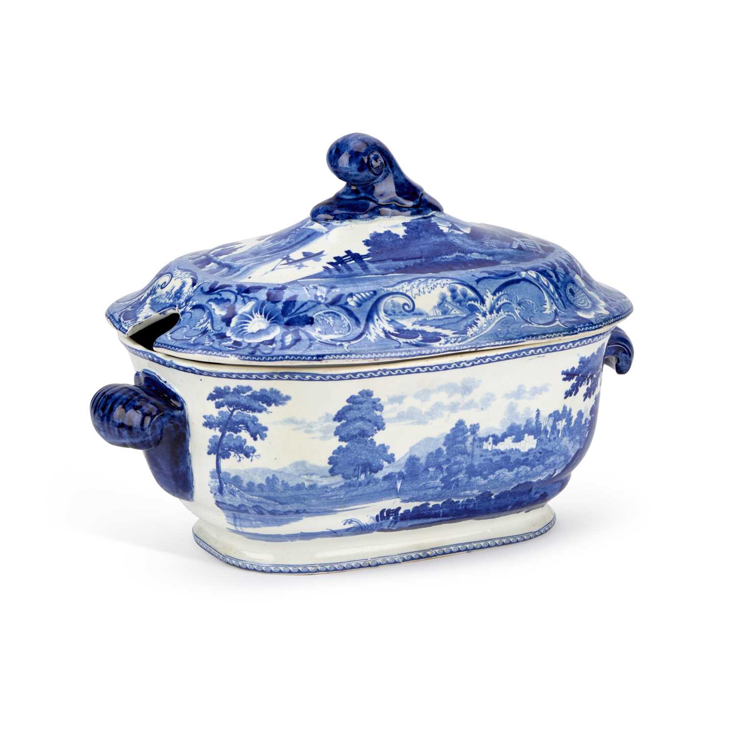 Lot 48 - AN EARLY 19TH CENTURY BLUE AND WHITE TRANSFER-PRINTED SOUP TUREEN AND COVER