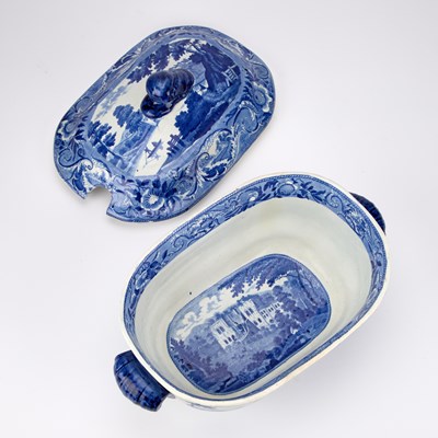 Lot 48 - AN EARLY 19TH CENTURY BLUE AND WHITE TRANSFER-PRINTED SOUP TUREEN AND COVER