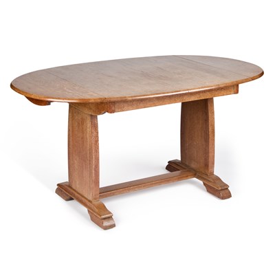 Lot 849 - AN ARTS AND CRAFTS OAK DROP LEAF DINING TABLE