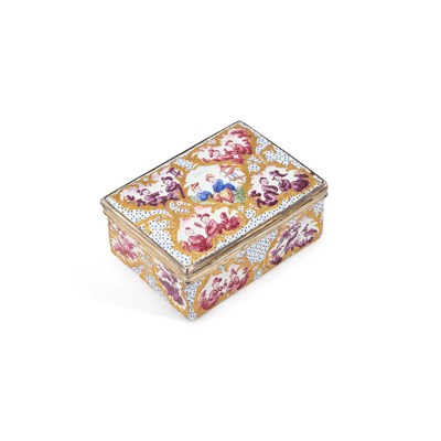 Lot 676 - A SILVER-MOUNTED CHINOISERIE ENAMEL SNUFF BOX