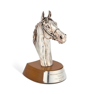 Lot 267 - LOCAL INTEREST: AN ELIZABETH II SILVER HORSE RACING TROPHY