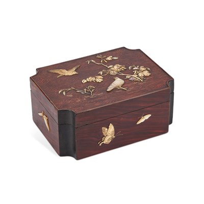 Lot 126 - A JAPANESE LACQUER BOX