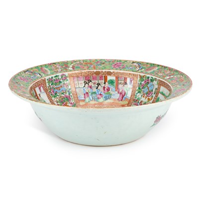 Lot 81 - A CHINESE FAMILLE ROSE PORCELAIN BOWL