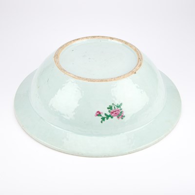 Lot 81 - A CHINESE FAMILLE ROSE PORCELAIN BOWL