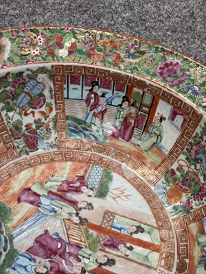Lot 81 - A CHINESE FAMILLE ROSE PORCELAIN BOWL