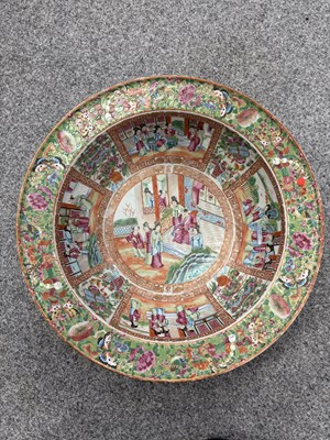 Lot 81 - A CHINESE FAMILLE ROSE PORCELAIN BOWL