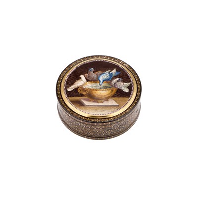 Lot 694 - A FINE MICROMOSAIC, TORTOISESHELL AND GOLD SNUFF BOX