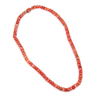 Lot 513 - A CORAL BEAD NECKLACE
