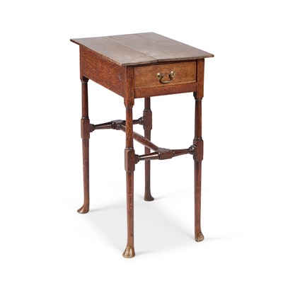 Lot 532 - A GEORGIAN OAK SIDE TABLE