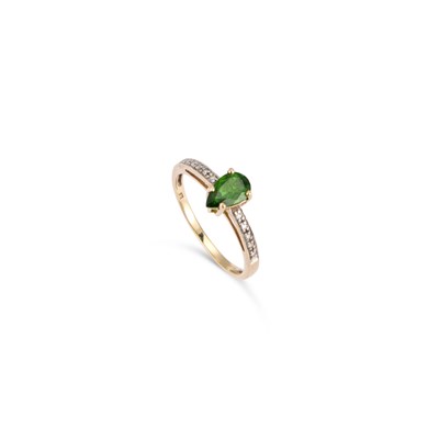 Lot 409 - A 9 CARAT GOLD DIOPSIDE AND DIAMOND RING