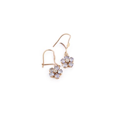 Lot 396 - A PAIR OF TANZANITE AND DIAMOND CLUSTER PENDANT EARRINGS