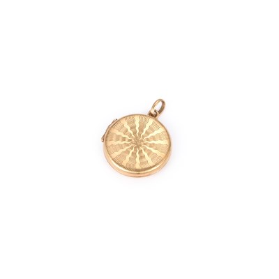 Lot 446 - A 9 CARAT GOLD CIRCULAR LOCKET PENDANT