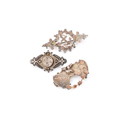 Lot 442 - THREE LATE VICTORIAN / EDWARDIAN SILVER BROOCHES