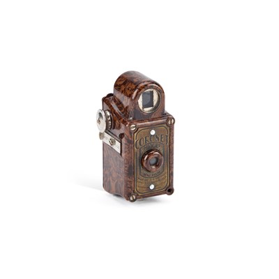 Lot 495 - A CORONET MIDGET SUB-MINIATURE 16MM FILM CAMERA, CIRCA 1935