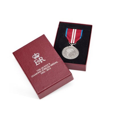 Lot 13 - AN ELIZABETH II QUEEN'S DIAMOND JUBILEE MEDAL