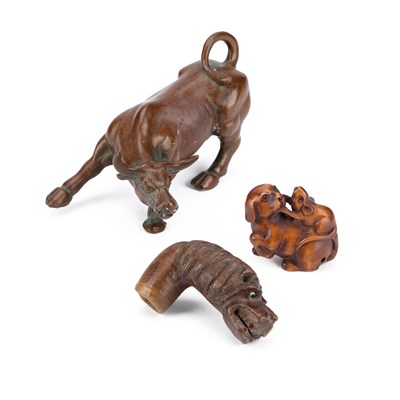 Lot 148 - A JAPANESE CARVED WOOD NETSUKE