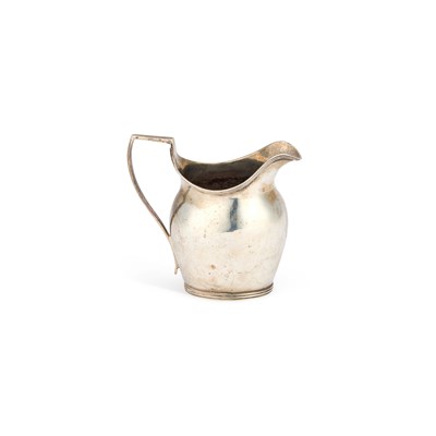 Lot 368 - A GEORGE III SILVER CREAM JUG