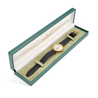 Lot 379 - A GUCCI STRAP WATCH